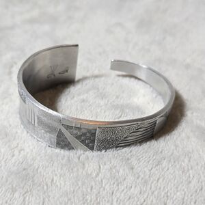 #271 Vintage silver tone cuff bracelet